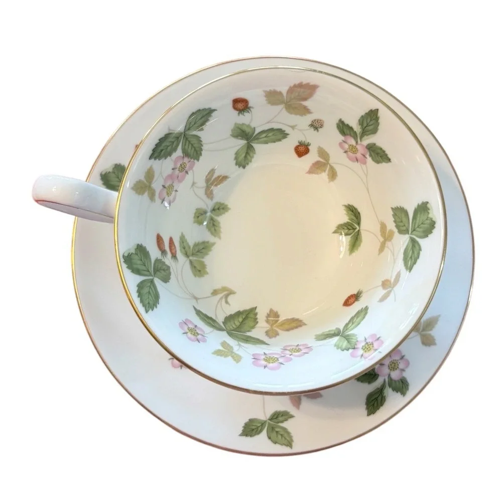 Wedgwood Wild Strawberry Teacup and Saucer Set Bone China R4406 Made in England
